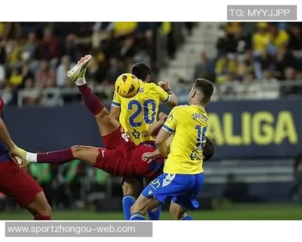 菲利克斯惊艳倒钩破门助力球队大胜4-0展现强大实力