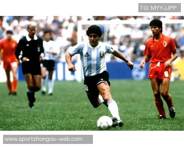 阿根廷队深情怀念马拉多纳:你永远活在我们心中每一天 阿根廷队深情怀念马拉多纳:你永远活在我们心中每一天